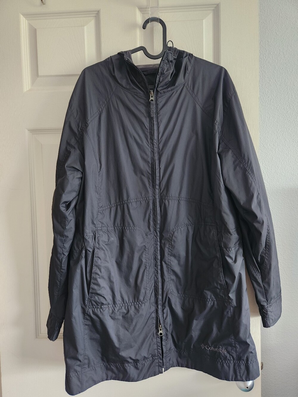 Columbia Women's Hooded Lightweight Raincoat  L